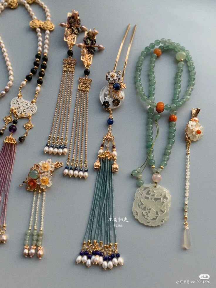 Throwback Vibes: Embracing Vintage and Retro Jewelry