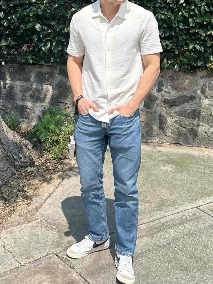 Pairing the Perfect White T-Shirt with Blue Jeans