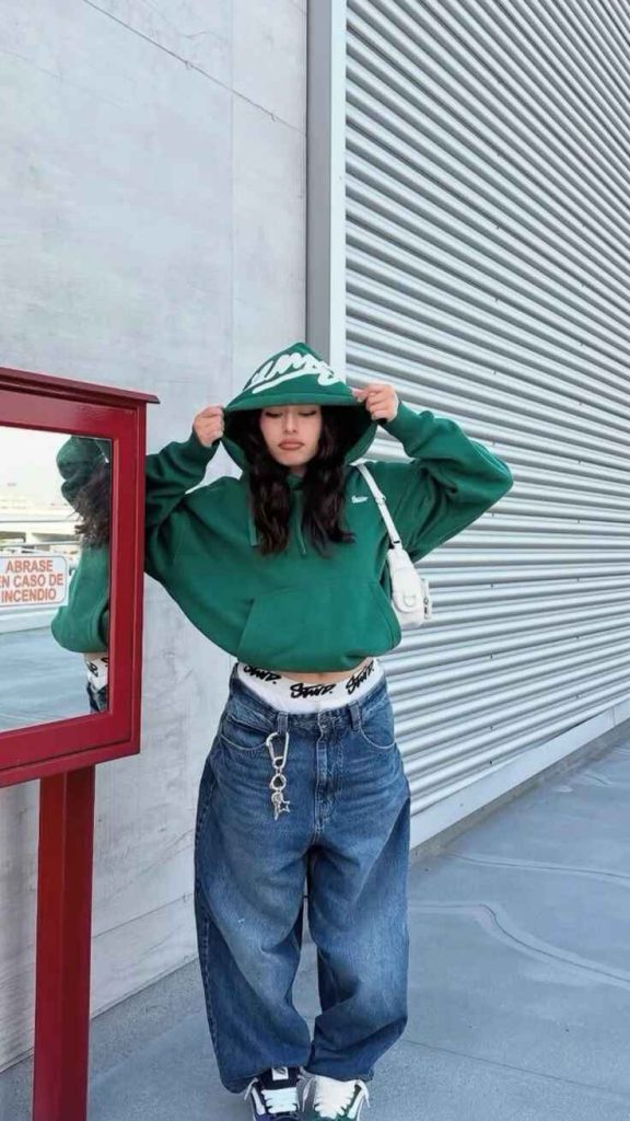Street-Style Edge: Baggy Jeans and a Hoodie